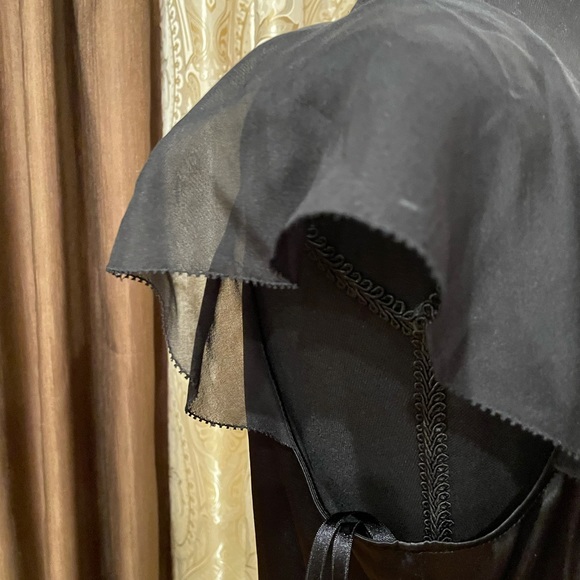 Ruffle Silk sleeveless blouse - Picture 7 of 10